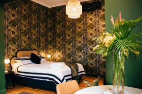Rooms of Renown - The Gilded Globe, Leeton